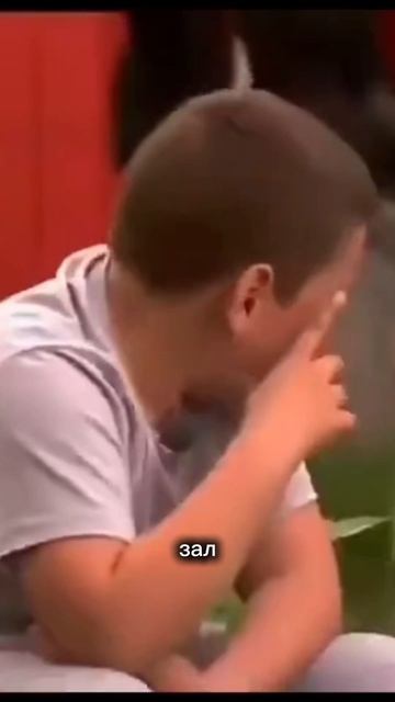 Подросток разбил экран