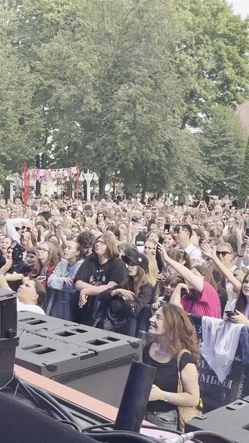 Это самое масштабное и самое громкое видео, которое здесь было) Я пересмотрел его примерно раз 100😍