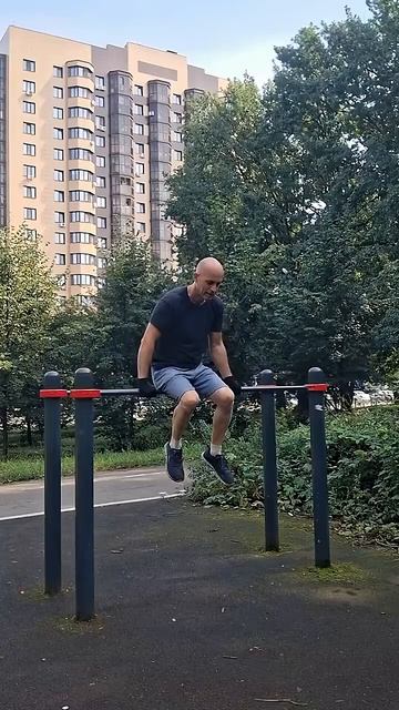 Как я в _полтинник_ изучаю элементы на брусьях