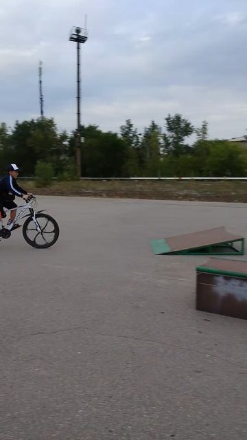 кирюха прыгает на рампе