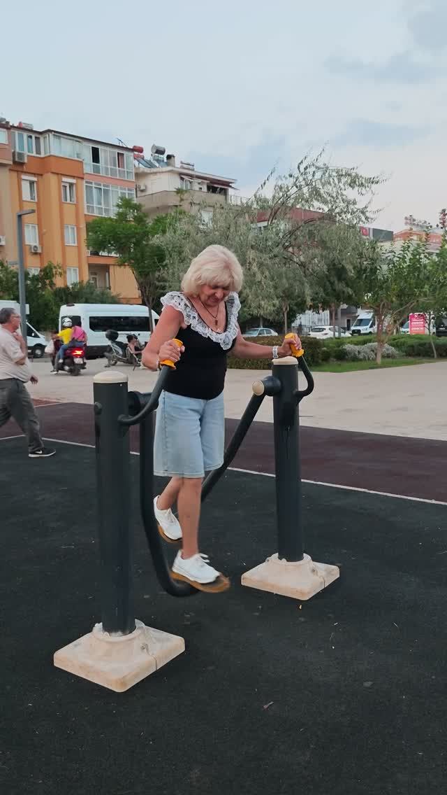 Бабушка на спорте