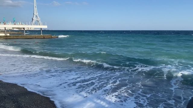 Массандровский пляж в Ялте - гуляю с камерой в лёгкий шторм