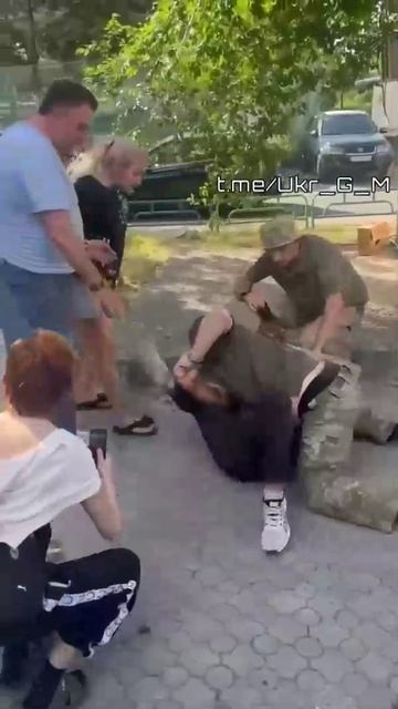 Народ спас мужчину от оккупантов.