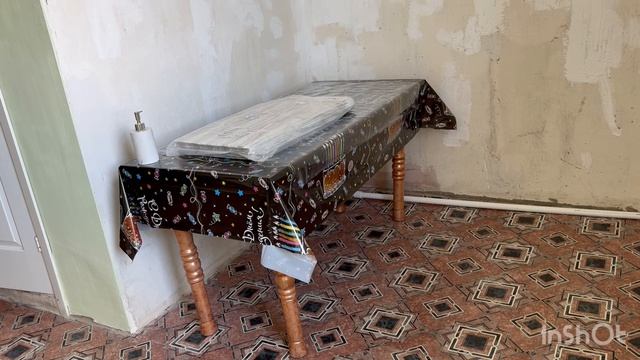 Крашу двери, клею панели, посадила гортензию.