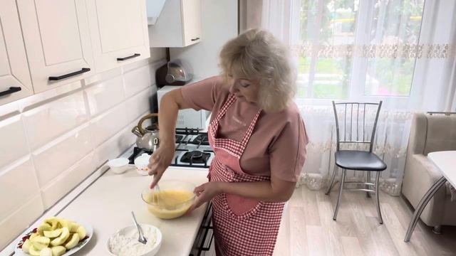 Печем пирог с яблоками// Архив//