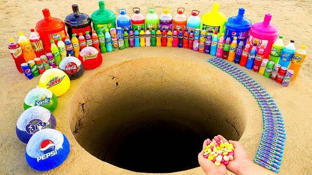 Эксперимент: Шарики с Фантой, Пепси, Спрайтом, Mtn Dew, Газировкой, Coca-Cola против Mentos
