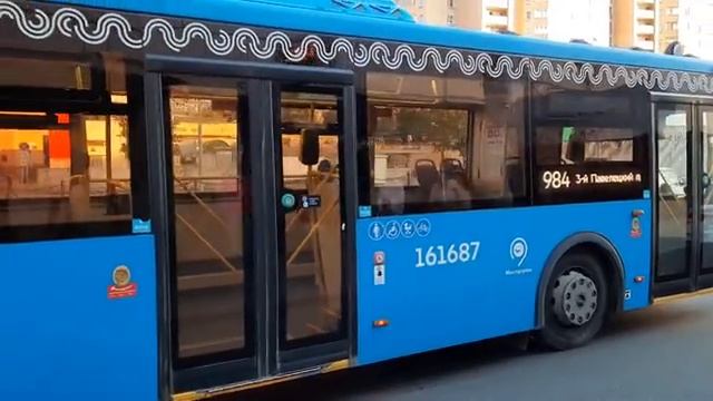 Автобус ЛиАЗ-6213.65 следует по маршруту 984