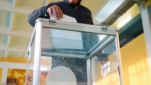 Выборы в Курултай: как голосуют казахстанцы в здании посольства в Москве?