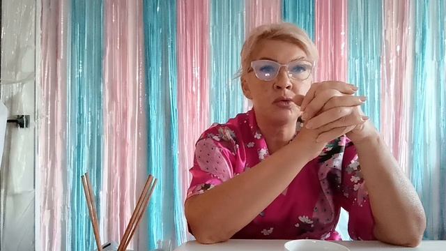 Неужели не все равно, у кого на люстре висят красные труселя?!!!!!