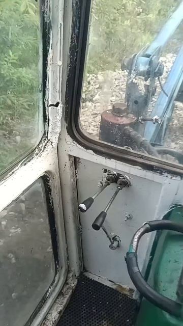 Вроде разравнял и приказал первую партию крупного щебня