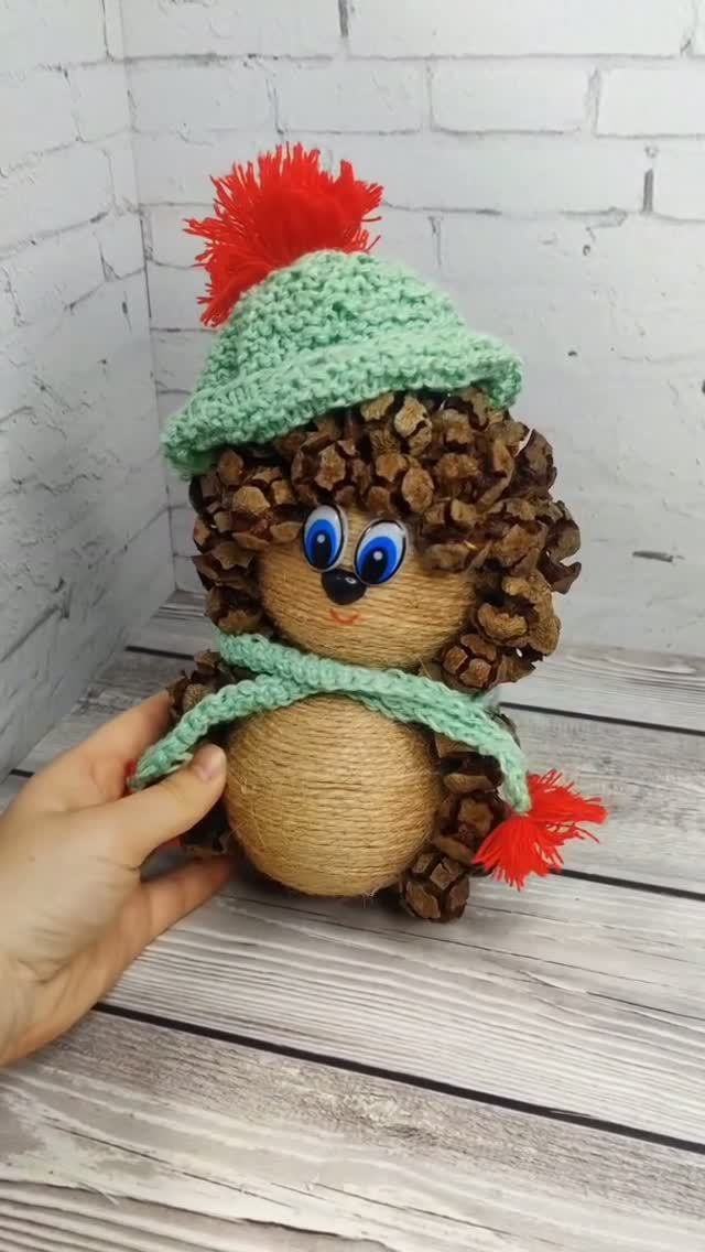 Ёжик из шишек