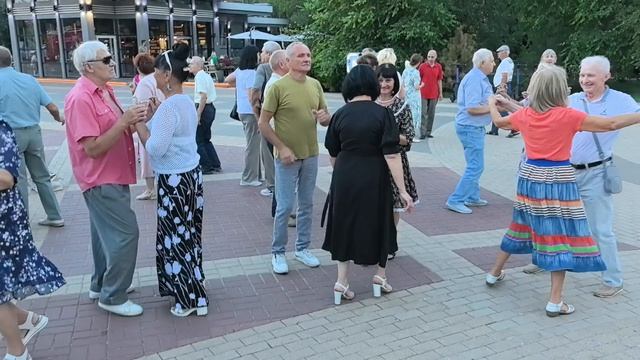 Под осенним листопадом... 23.08.26...