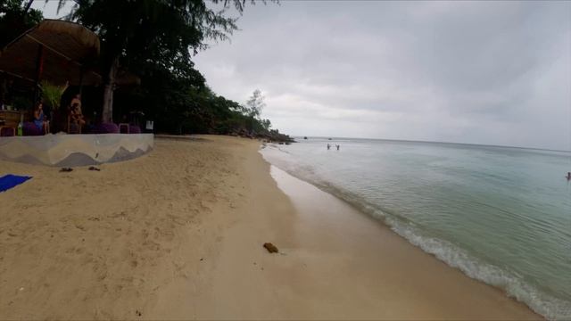 Таиланд 2026. Пляжи  Пангана купание на волнах в ливень в море. Заброшенный отель Le Palais Hotel