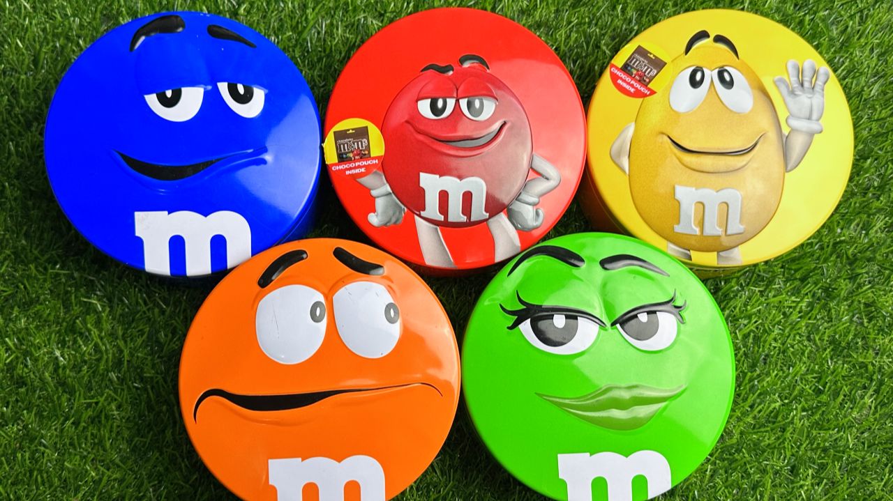 Удовольствие на несколько минут: 3 радужные ванночки с конфетами M&M's и волшебной слизью