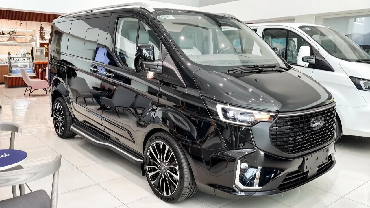 Ford Tourneo 2026 года — качественный семейный минивэн. Обзор автомобилей.
