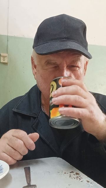 На десерт папайя в сиропе. Приятного всем аппетита.