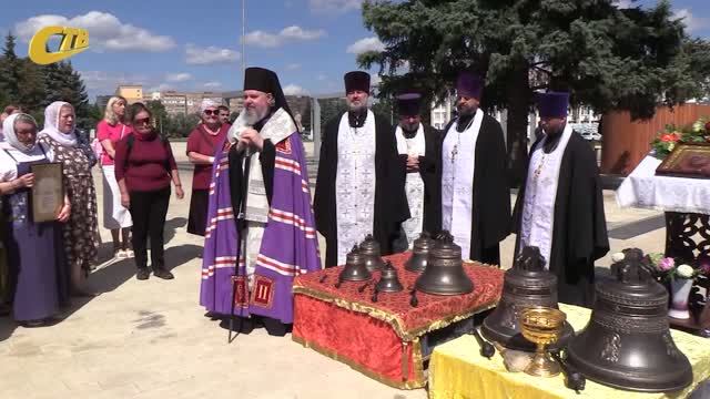 ВЛАДЫКА ПАИСИЙ ОСВЯТИЛ КОЛОКОЛА ДЛЯ ХРАМА В ЧЕСТЬ ИКОНЫ БОЖИЕЙ МАТЕРИ 