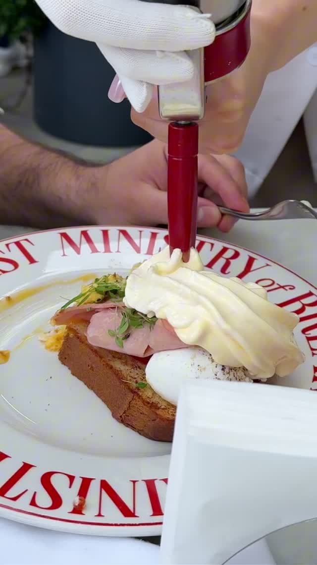 НИЖНИЙ НОВГОРОД: ЗАЧЕМ ВСЕ СТОЯТ В ОЧЕРЕДИ НА ЗАВТРАК? 😱🍳