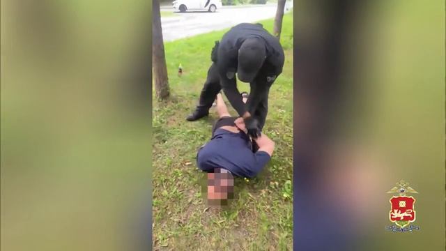 Задержанный полицейскими Хакасии курьер оставивший пенсионера без 35 млн руб заключён под стражу