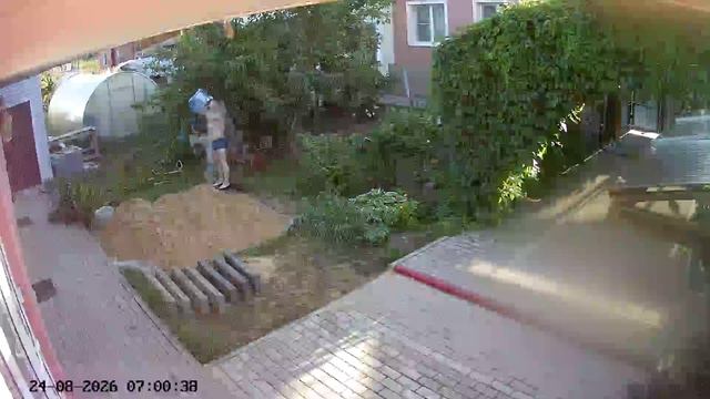 обливание на улице