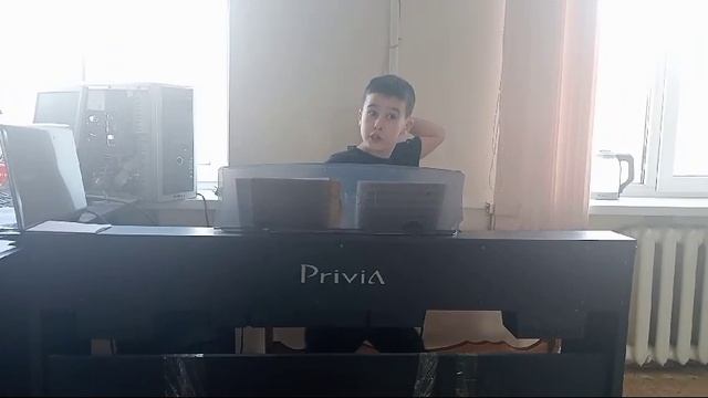 Юный пианист.