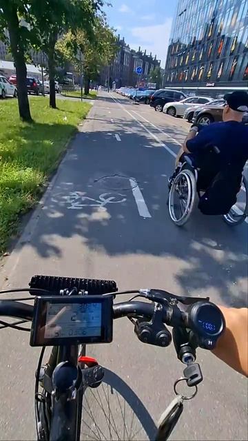 не смешно
