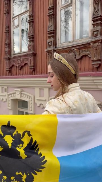 Так же сегодня (23 августа) был день флага России