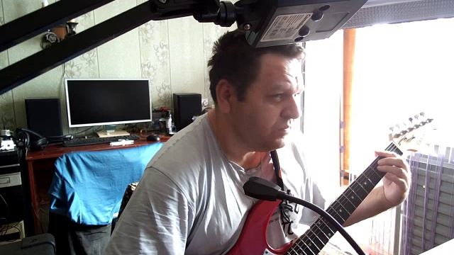 В комнате горит свет Малышарики cover