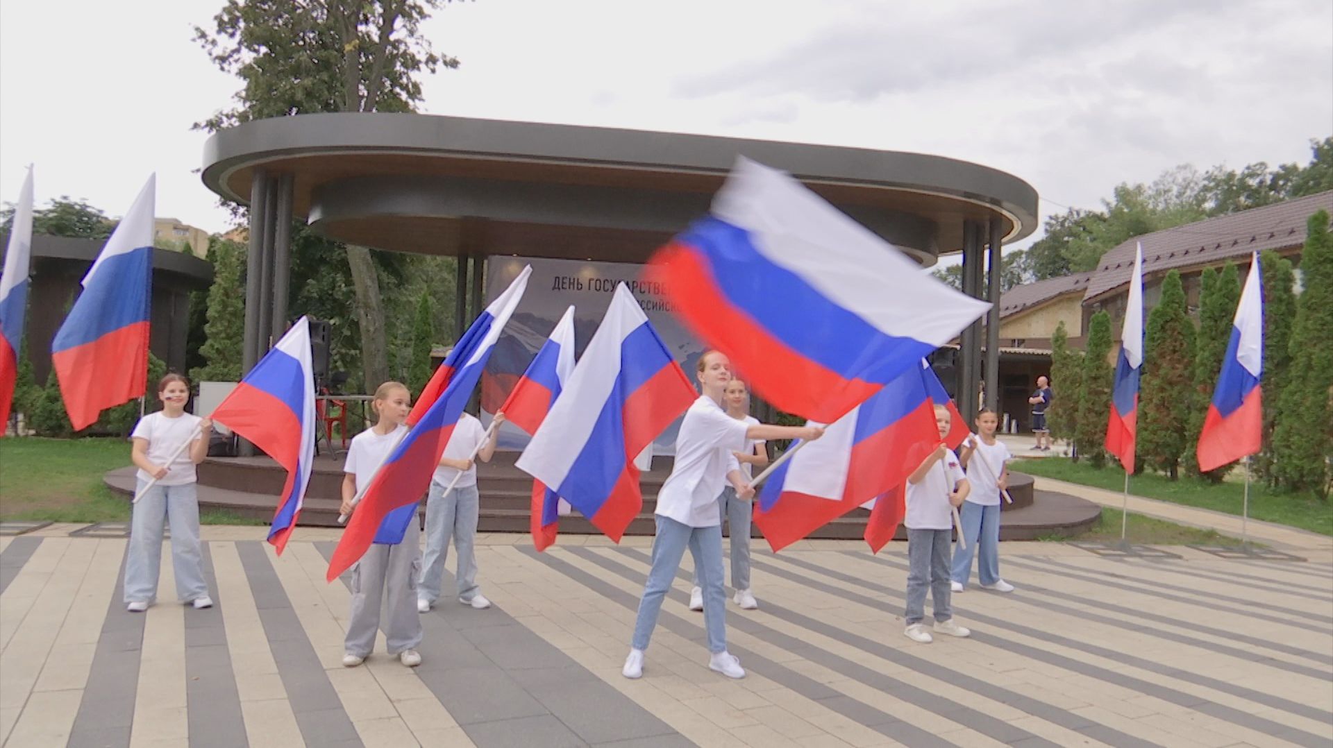 В Люберцах отметили День Флага России