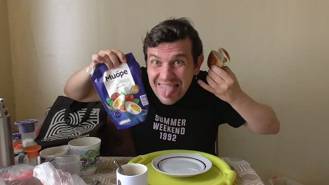 Мукбанг пирожки с мясом из кулинарии Магнит