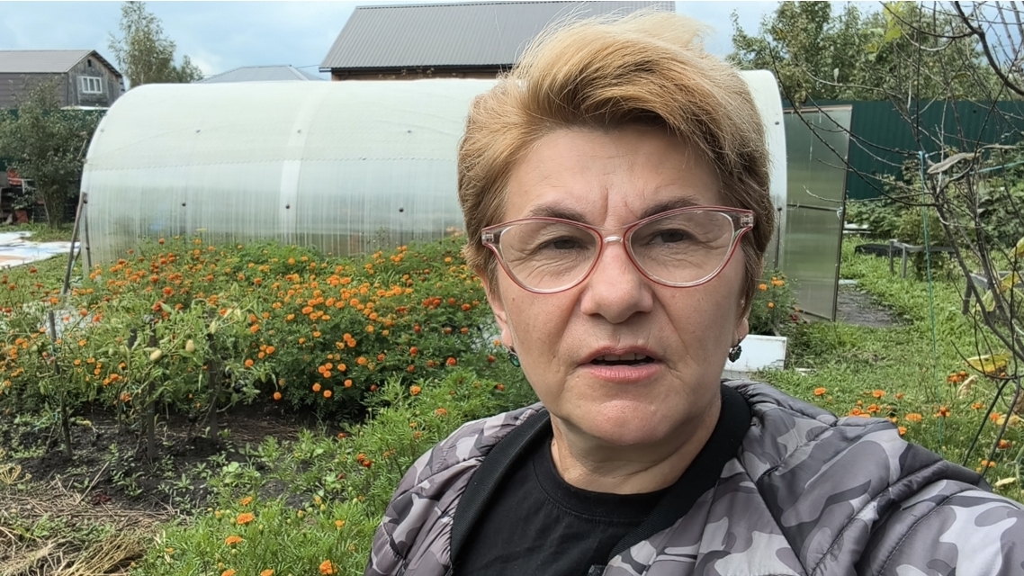 Обзор огорода и теплицы. Собираемся коптить. Никак не могу решить🤷♀️