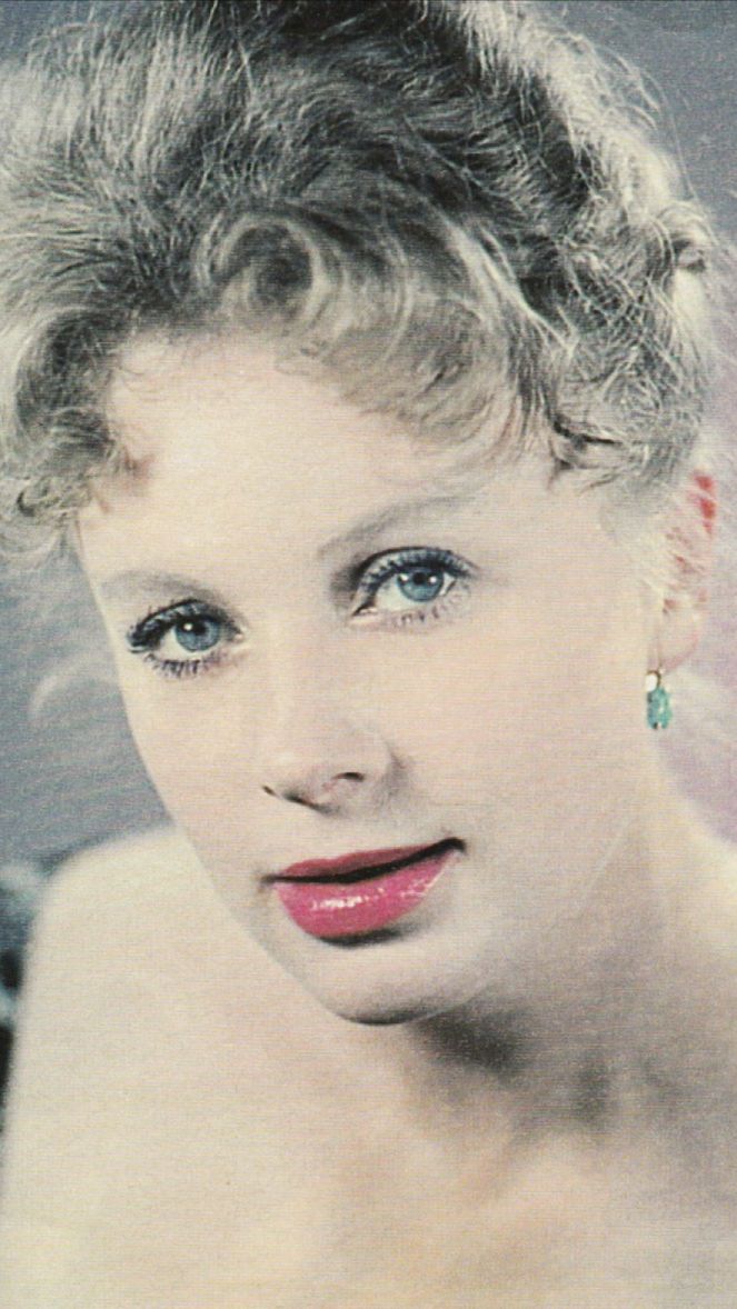 Гламур. Алла Ларионова. Поль Мориа. Красный сарафан