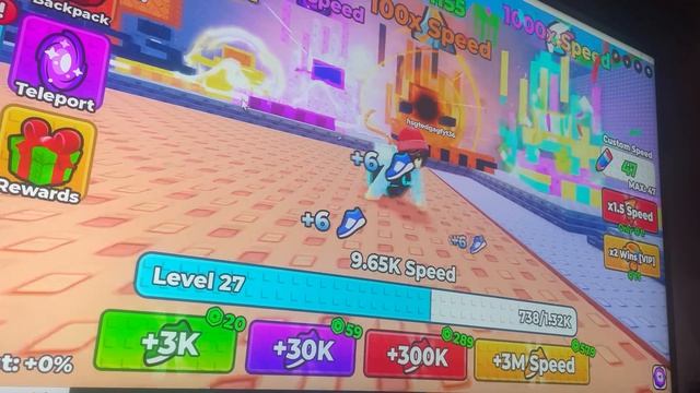 Я играю в роблокс в симулятор обезьян