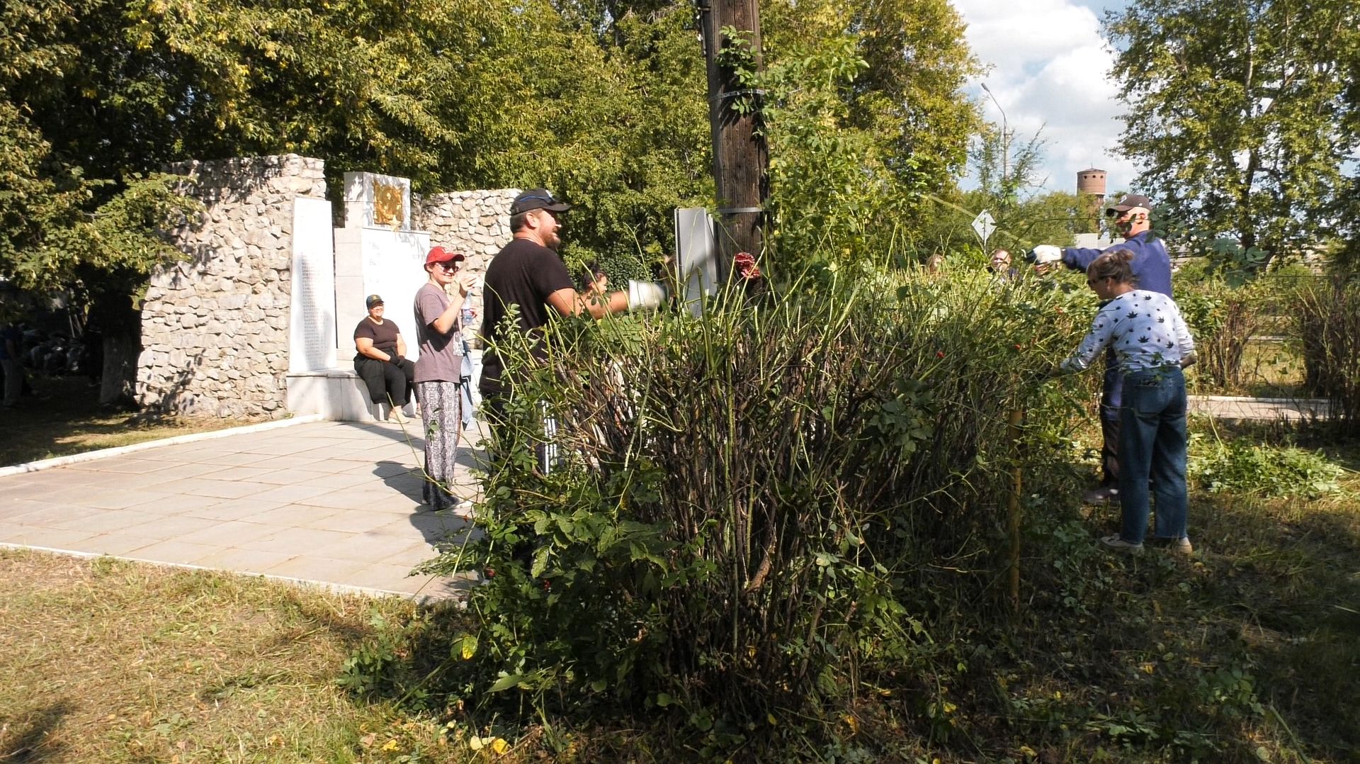 В округе прошли летние субботники