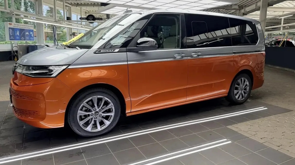 Предлагаем Вам, Volkswagen T7 Multivan комплектация Style. 2023 года.
