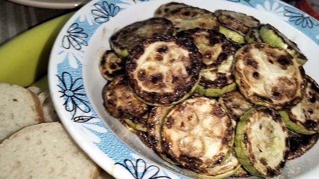 Мукбанг жареные кабачки с чесноком и майонезом