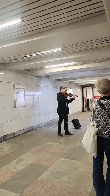 Музыка в переходе 2.