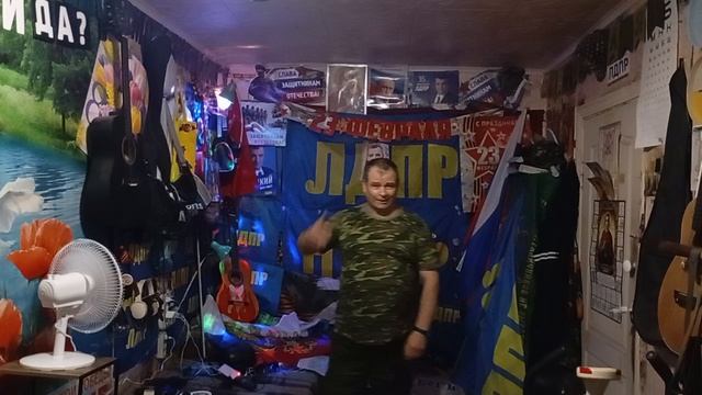 стихи  написаны  в честь  российского  флага
