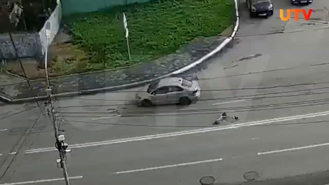 В Уфе легковушка переехала девушку на электросамокате

Водитель не заметил её при повороте — прокати