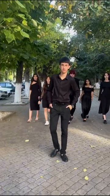 На долгую память. С девчонками.