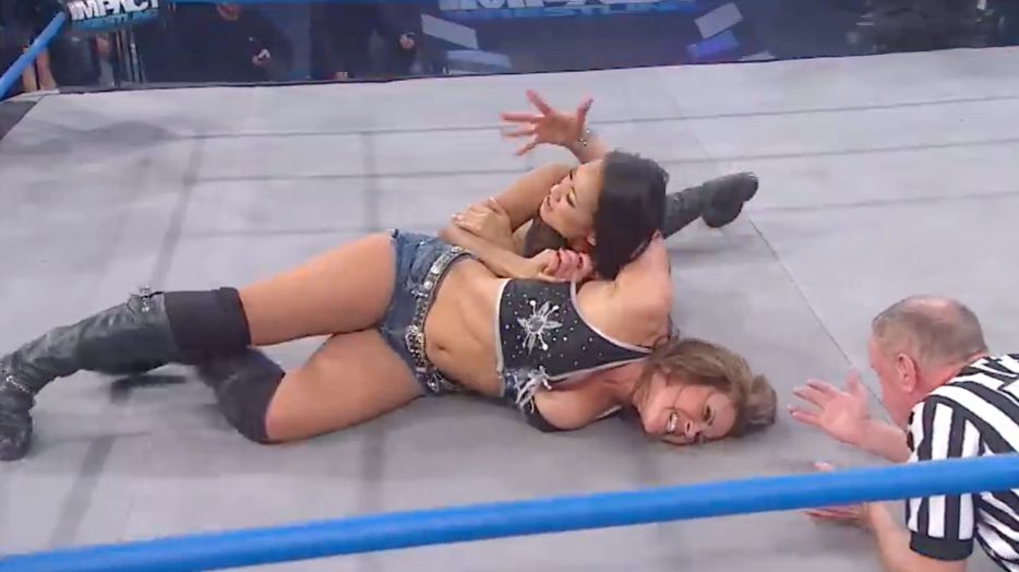Mickie James Vs Gail Kim (TNA Impact, 2011-12-29)