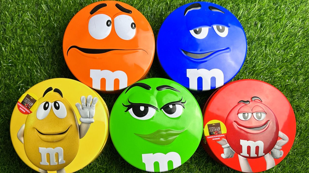 Удовольствие на несколько минут: 3 радужные ванночки с конфетами M&M's и волшебной слизью