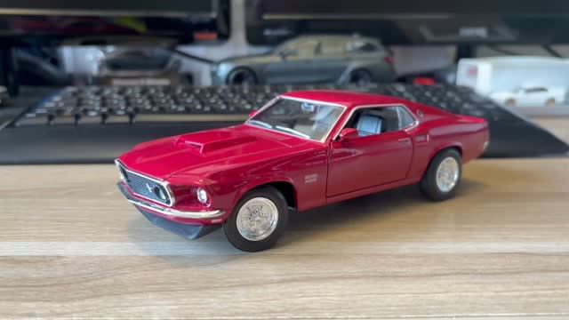 Обзор модели 1969 Ford Mustang Boss 429 от Welly