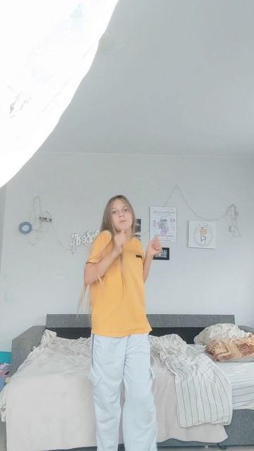 Я не исключение 
ко мне домой песня называется