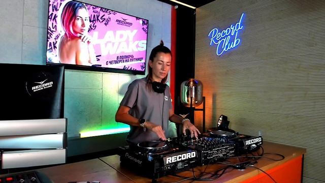Lady Waks - Record Club #848