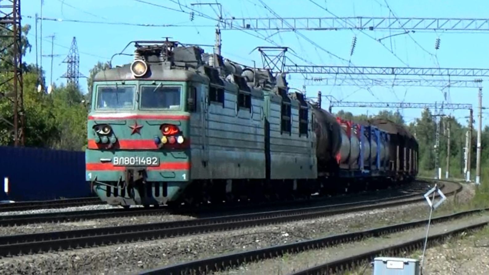 ВЛ80с-1482 с грузовым поездом