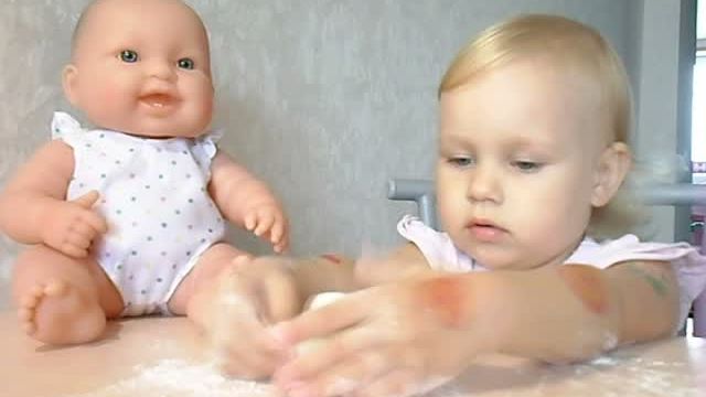 Булочки для куклы делаем и печем кормим куклу ляльку Беренджер Rolls for dolls make and