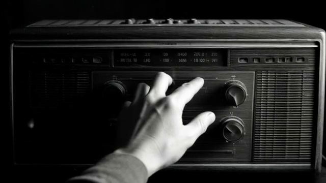 НЕ ТРОГАЙ ЭТО РАДИО! Оно слышит твой страх перезалив с ютуба