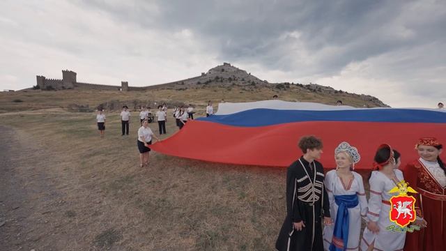 Сотрудники МВД по Республике Крым поддержали Всероссийскую инициативу #ПоднятьФлаг