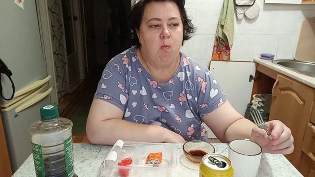 Не надо щёлкать клювом  пока крошат батон 